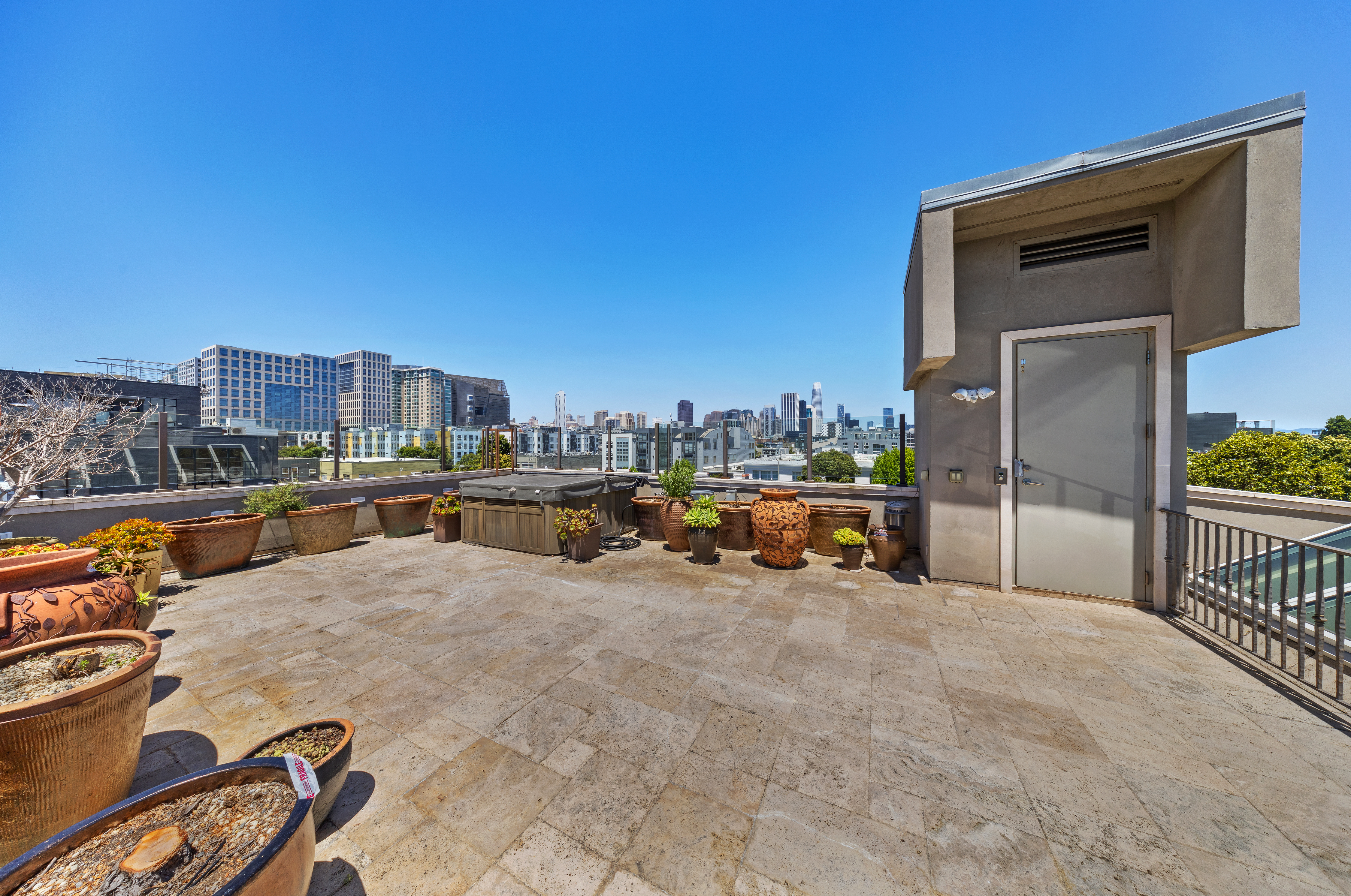  Spectacular Renovated SOMA Home with Rare Museum-Like 7-Car Garage - 物件實景