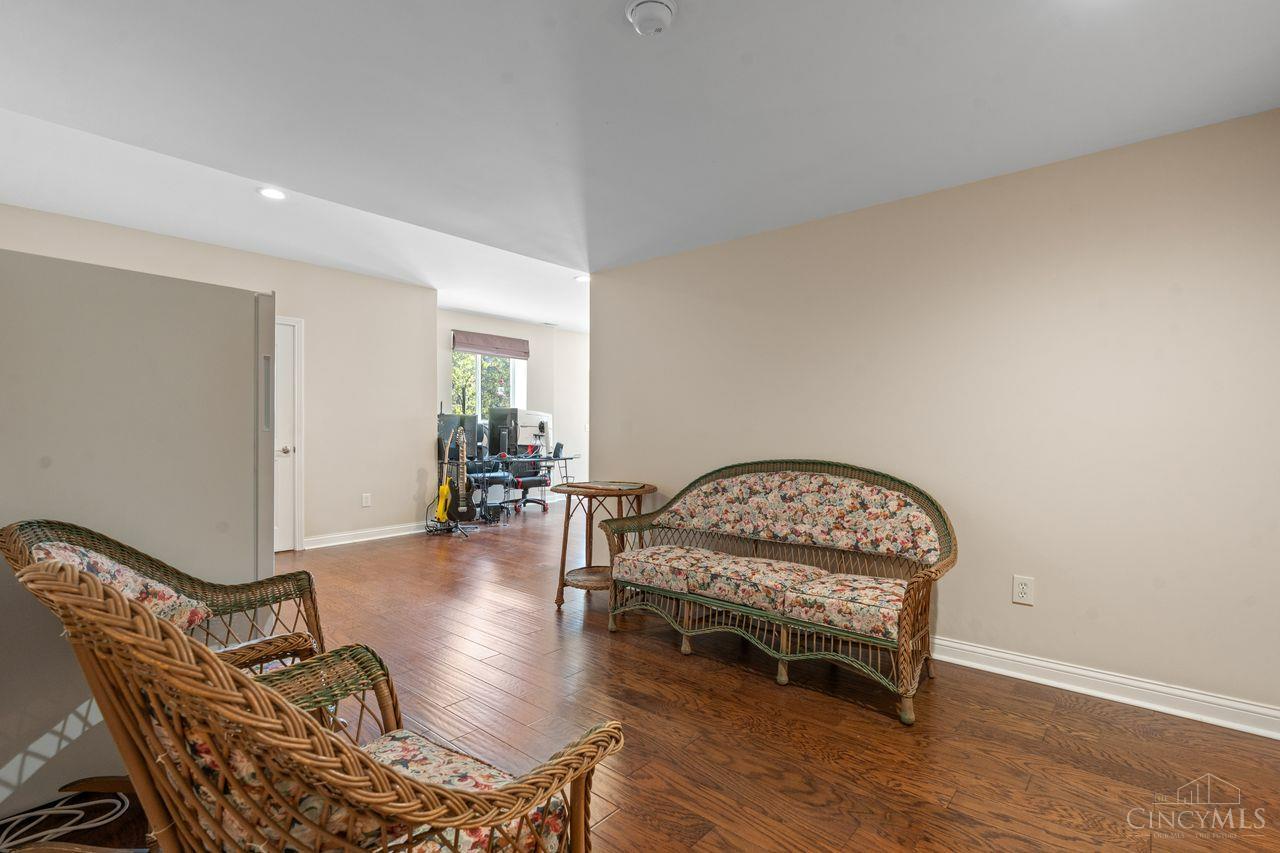 Hamilton Twp, Ohio, 45039, United States, 5 Bedrooms Bedrooms, ,4 BathroomsBathrooms,Residential,For Sale,1989607