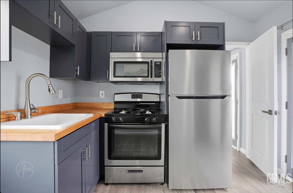 Bakersfield, California, 93306, United States, 3 Bedrooms Bedrooms, ,2 BathroomsBathrooms,Residential,For Sale,2005993