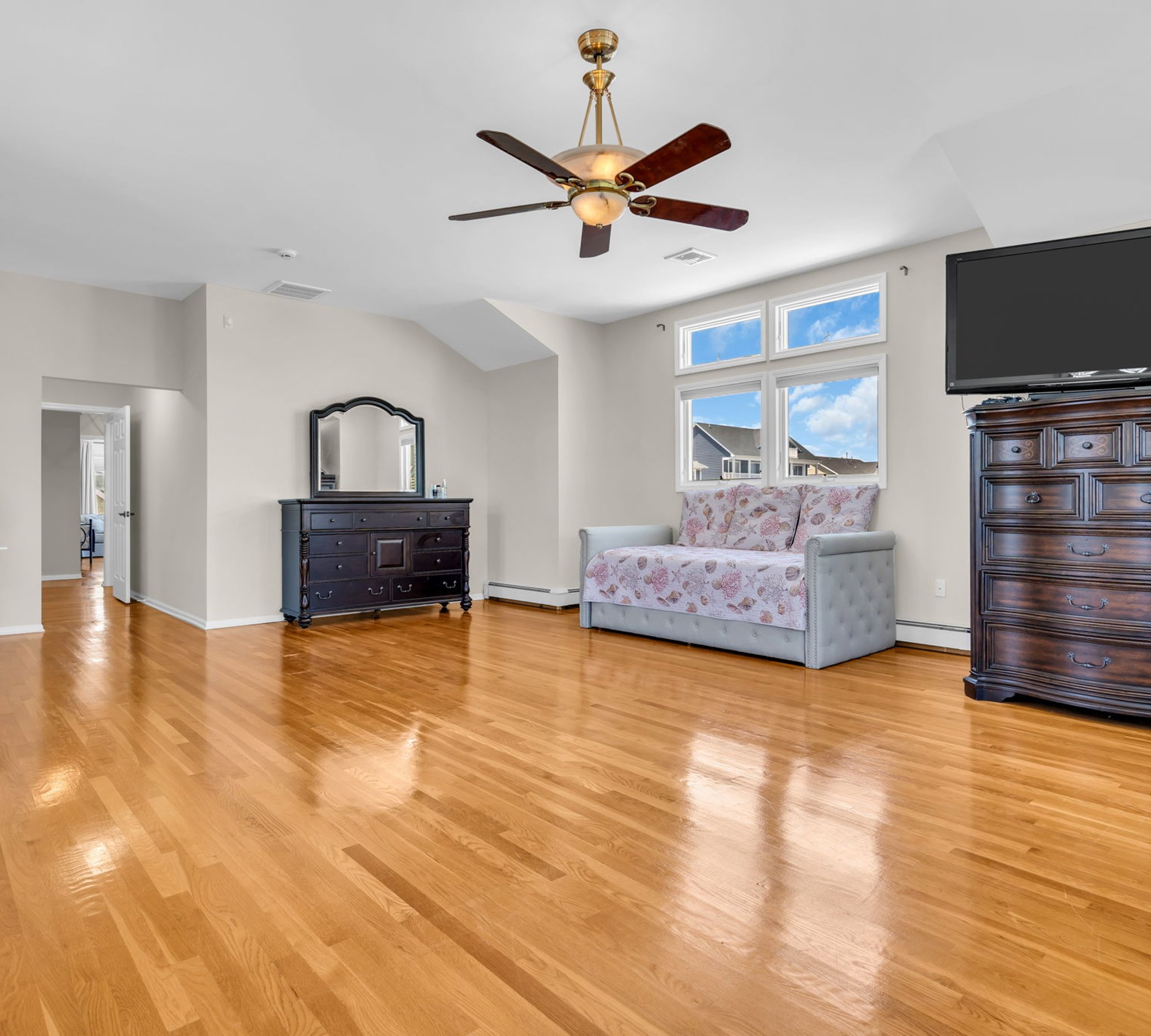  Waterfront Custom Shore Colonial in Silver Beach - 物件實景