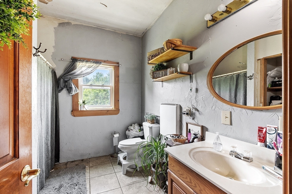 Orange, Massachusetts, 01364, United States, 7 Bedrooms Bedrooms, ,5 BathroomsBathrooms,Residential,For Sale,1940980
