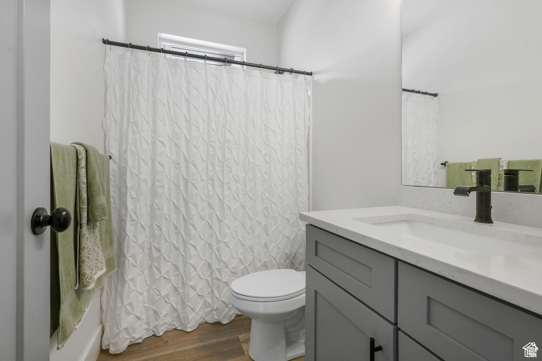 Tooele, Utah, 84074, United States, 6 Bedrooms Bedrooms, ,2 BathroomsBathrooms,Residential,For Sale,1970427