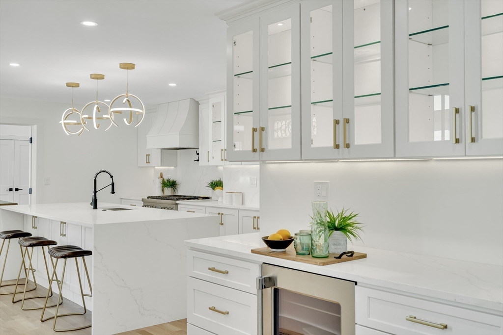 Cambridge, Massachusetts, 02139, United States, 4 Bedrooms Bedrooms, ,5 BathroomsBathrooms,Residential,For Sale,1891277