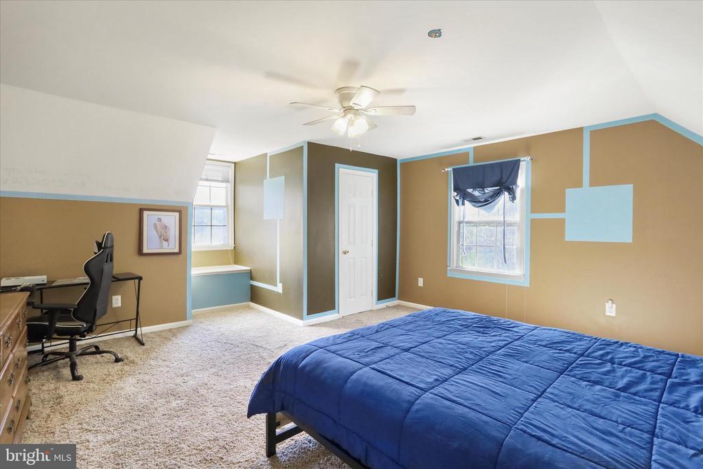 Front Royal, Virginia, 22630, United States, 4 Bedrooms Bedrooms, ,4 BathroomsBathrooms,Residential,For Sale,1994822