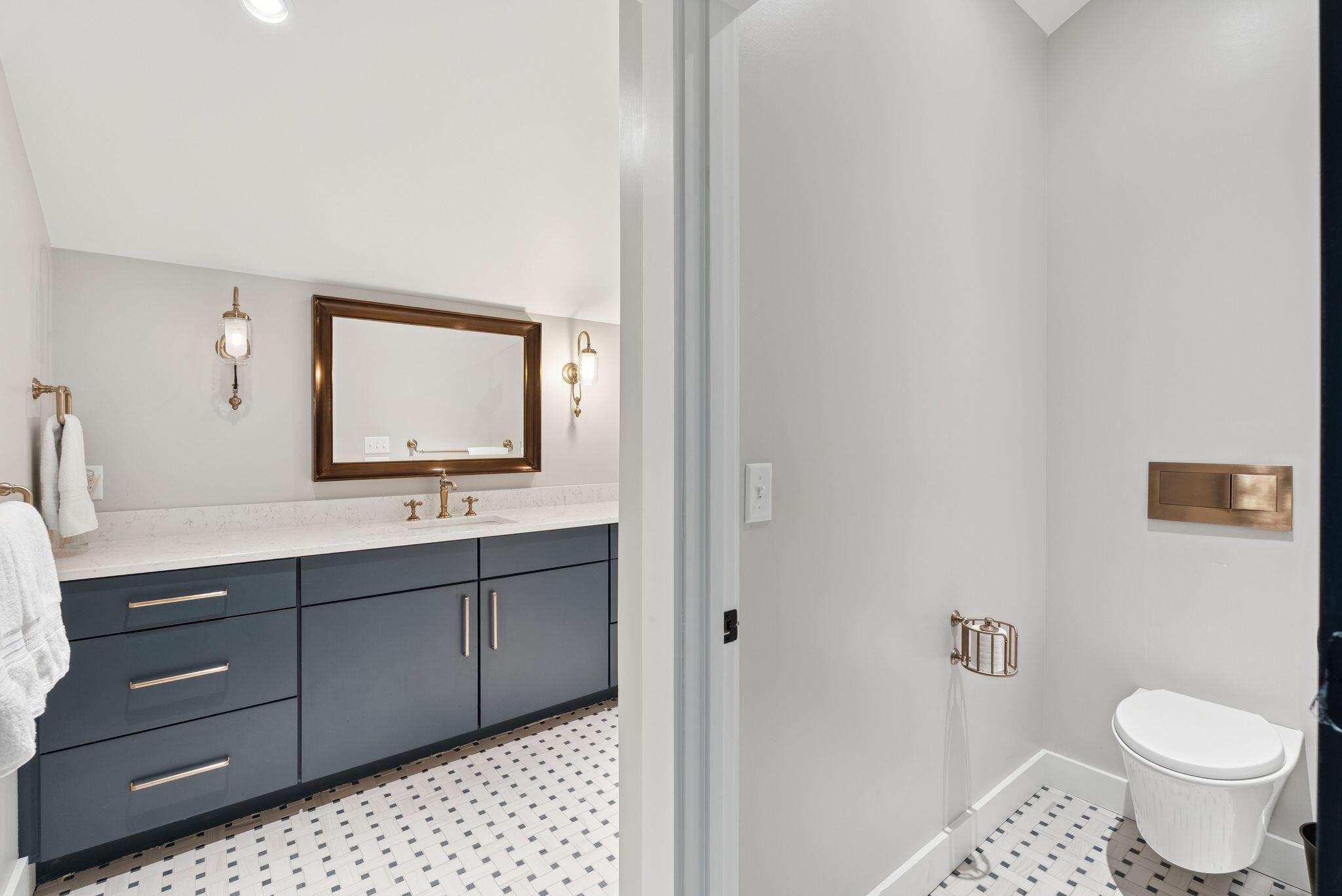 Falmouth, Maine, 04105, United States, 3 Bedrooms Bedrooms, ,4 BathroomsBathrooms,Residential,For Sale,1975511