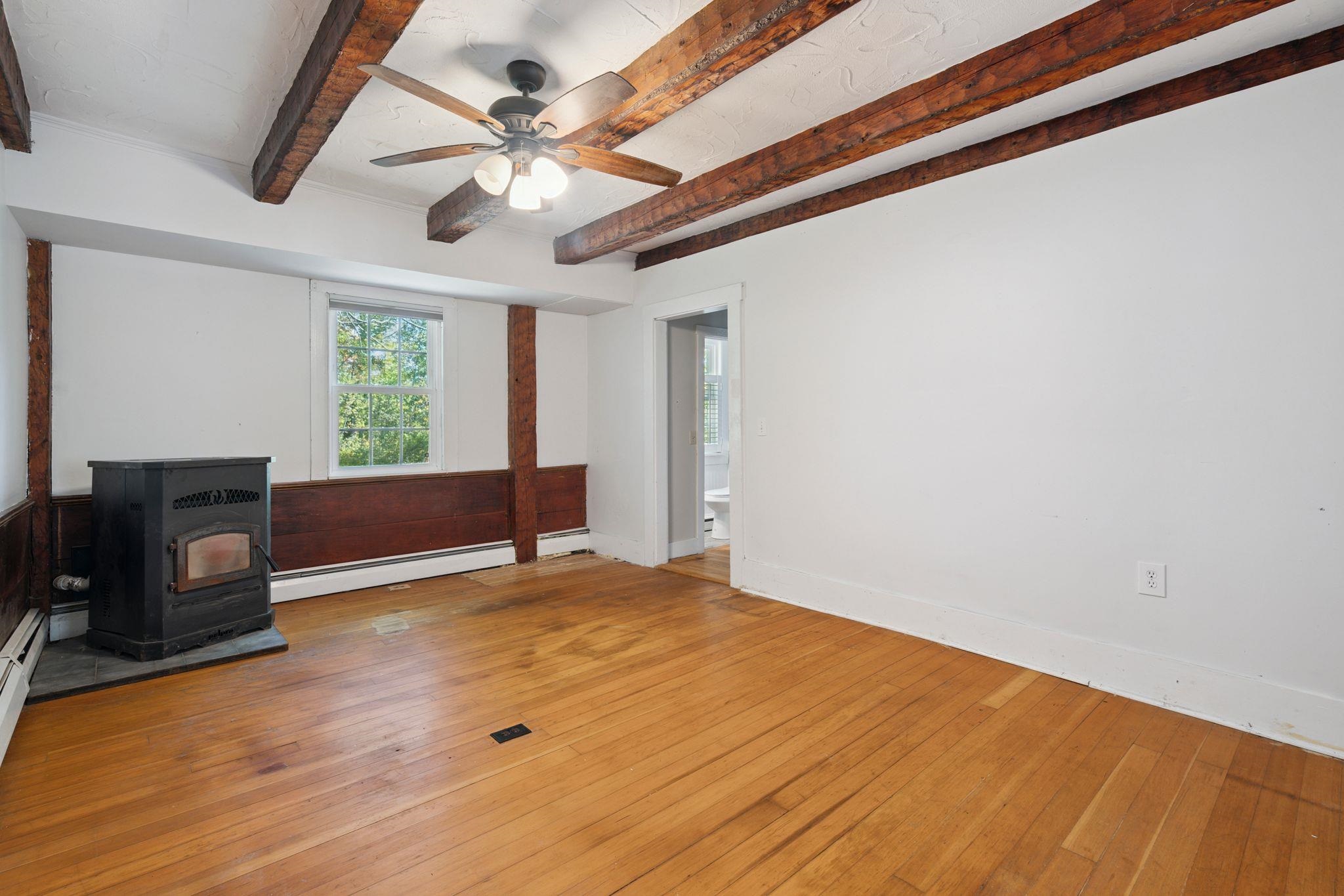 New London, New Hampshire, 03257, United States, 4 Bedrooms Bedrooms, ,2 BathroomsBathrooms,Residential,For Sale,1950111