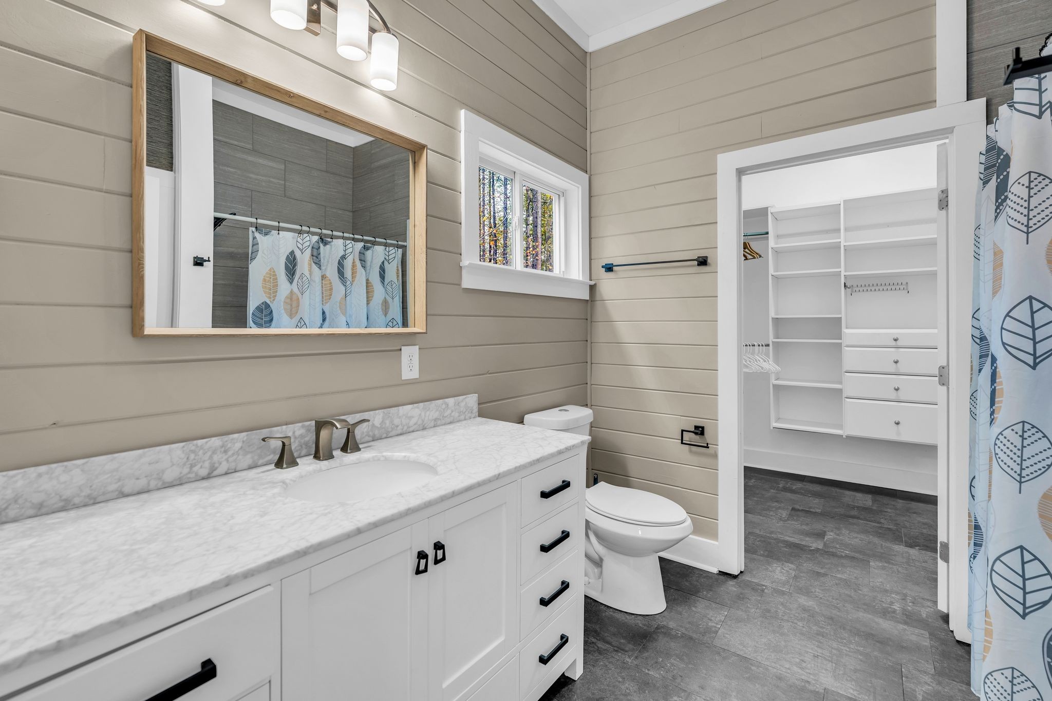 Lawrenceburg, Tennessee, 38464, United States, 3 Bedrooms Bedrooms, ,2 BathroomsBathrooms,Residential,For Sale,1988377