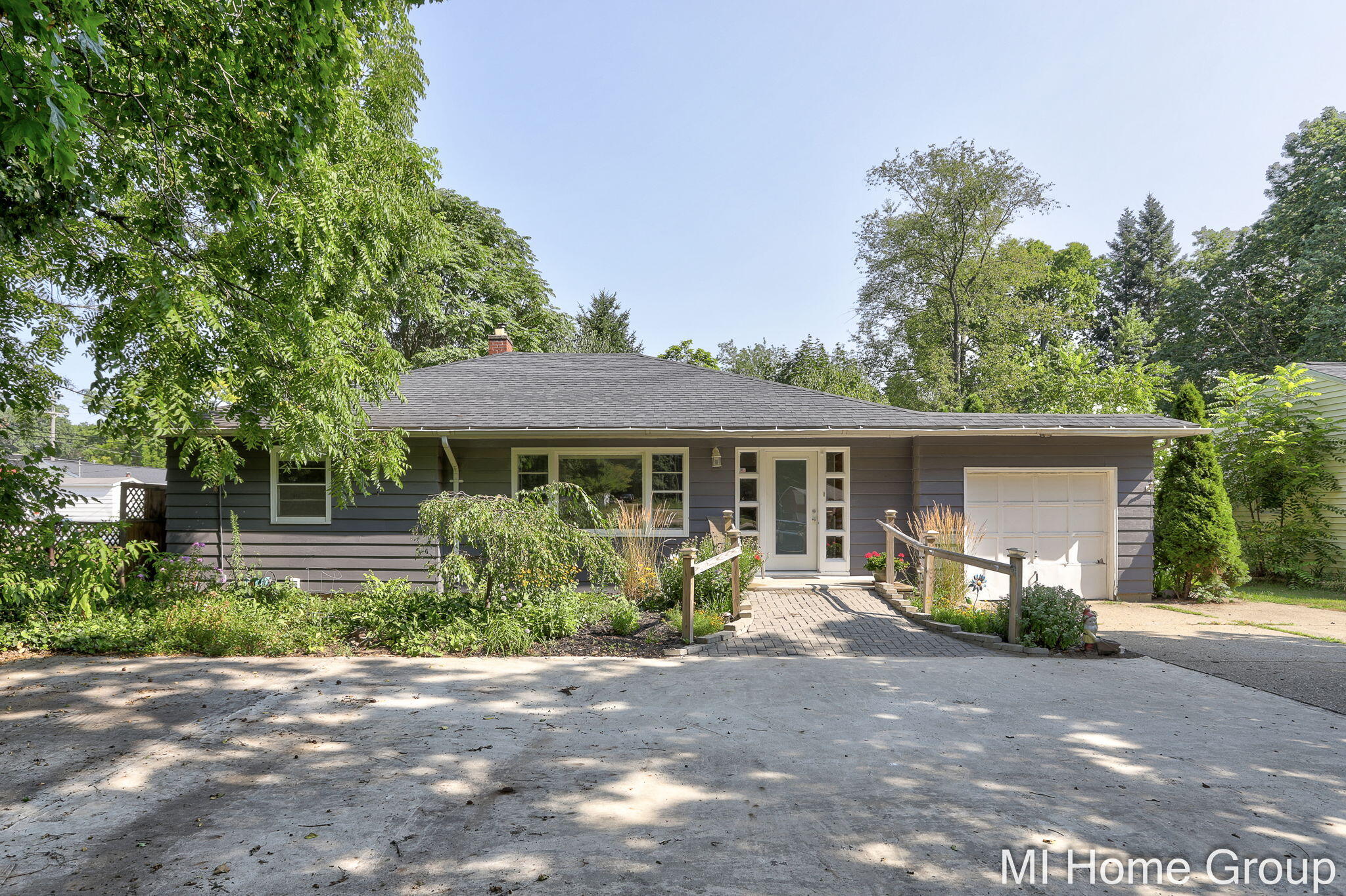 Thomas St, Allegan, MI 49010