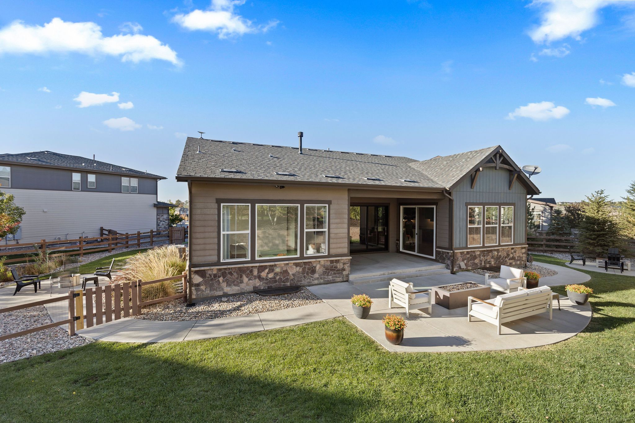  Luxury and comfort come together in this expansive ranch-style home - 物件實景