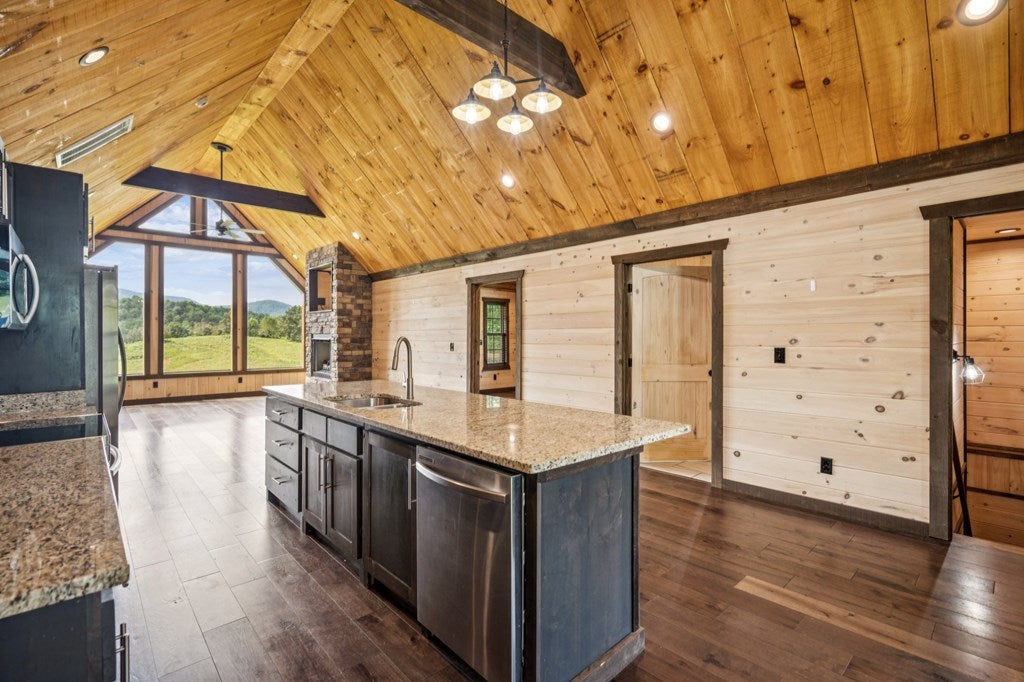 Morganton, Georgia, 30560, United States, 4 Bedrooms Bedrooms, ,3 BathroomsBathrooms,Residential,For Sale,1929478