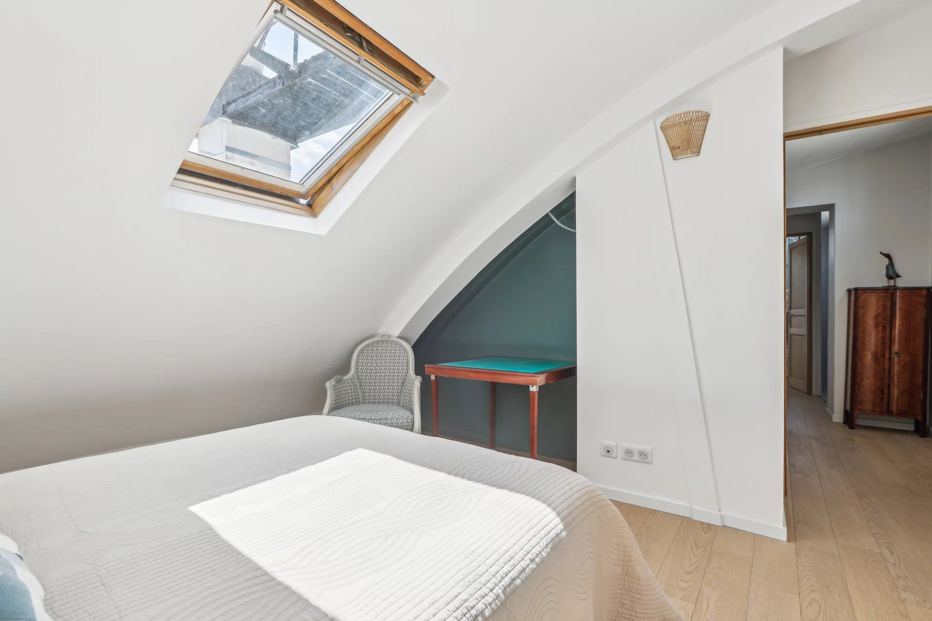 Paris 6th, Île-de-France, 75006, FR, 3 Bedrooms Bedrooms, ,3 BathroomsBathrooms,Residential,For Sale,1828205
