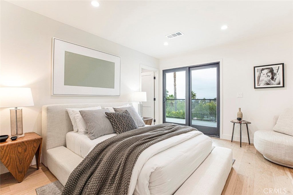 Encino, California, 91316, United States, 6 Bedrooms Bedrooms, ,5 BathroomsBathrooms,Residential,For Sale,1938851