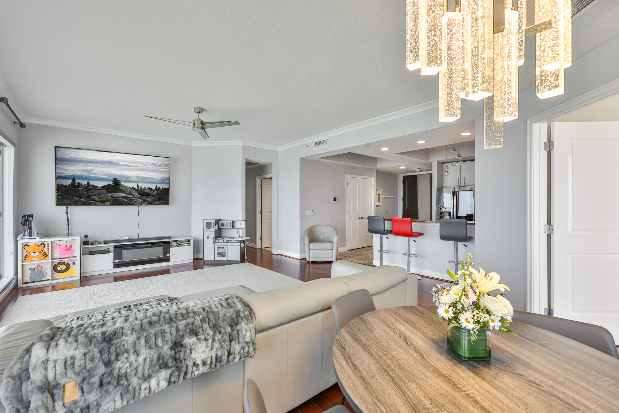 Tampa, Florida, 33602, United States, 3 Bedrooms Bedrooms, ,3 BathroomsBathrooms,Residential,For Sale,1982527