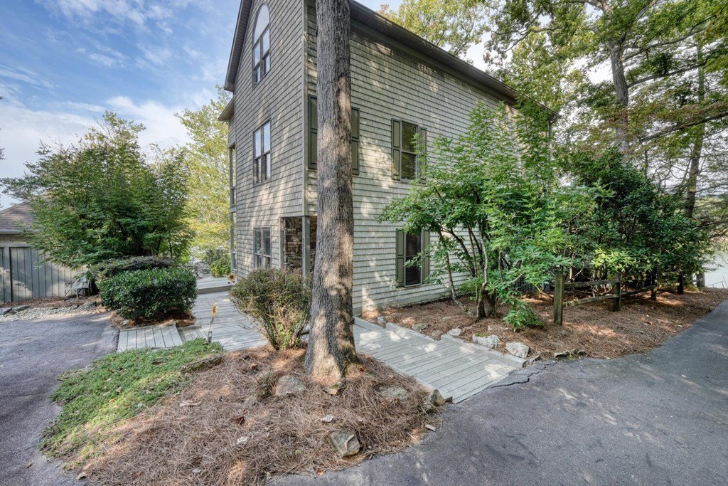 Young Harris, Georgia, 30582, United States, 3 Bedrooms Bedrooms, ,4 BathroomsBathrooms,Residential,For Sale,1975492