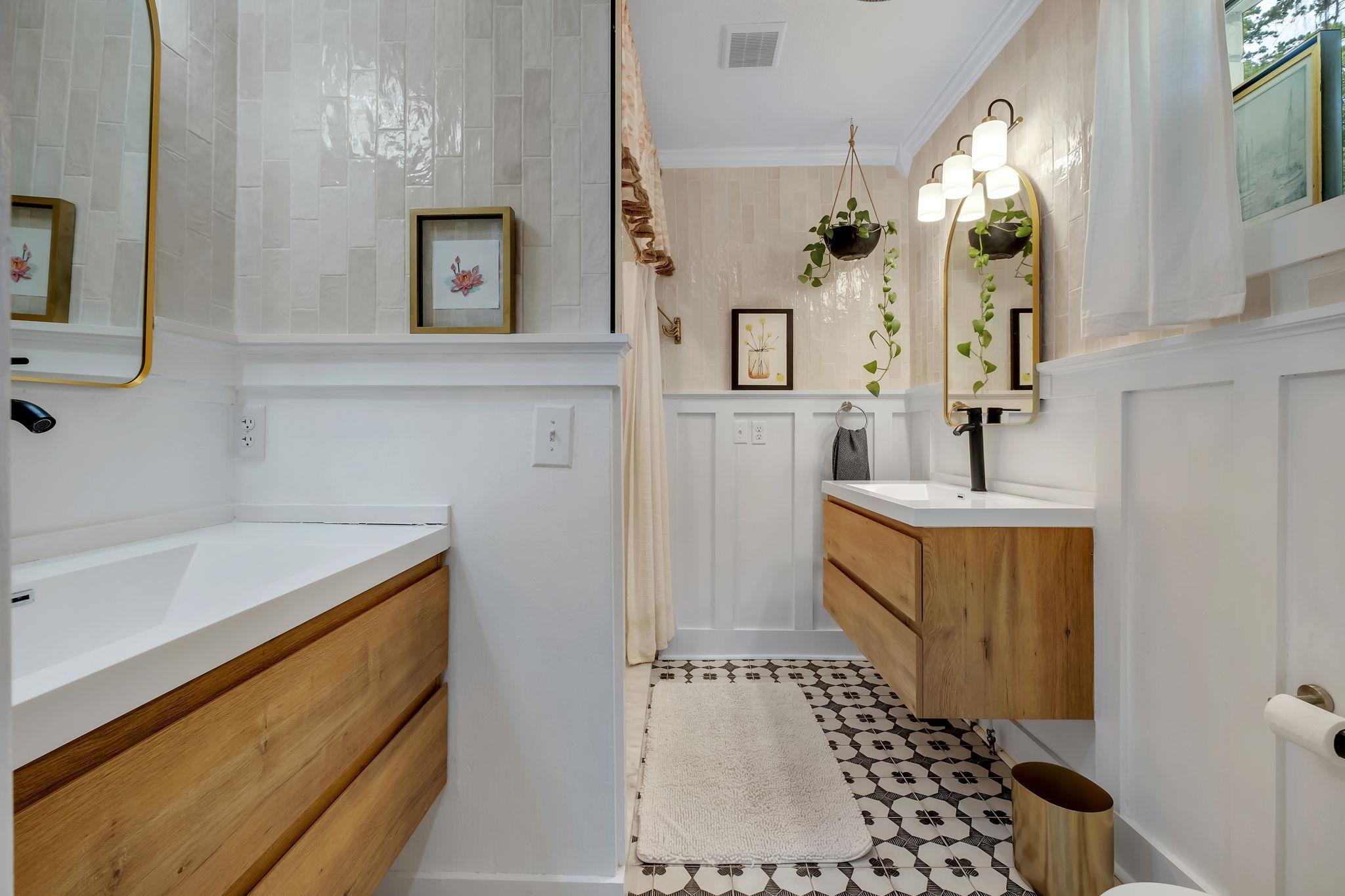 Tallahassee, Florida, 32308, United States, 4 Bedrooms Bedrooms, ,3 BathroomsBathrooms,Residential,For Sale,1965482