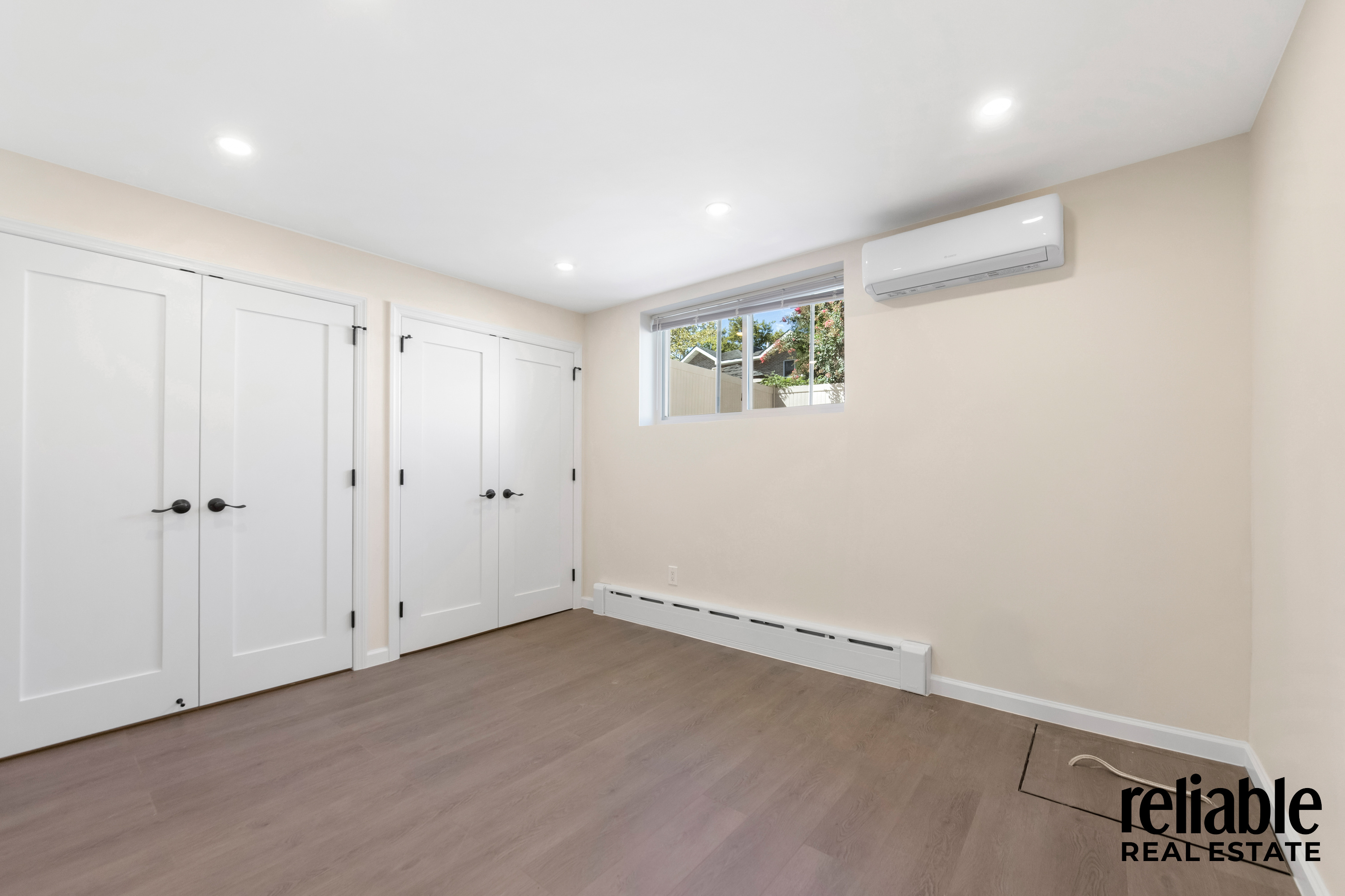 Bayside, New York, 11361, United States, 3 Bedrooms Bedrooms, ,3 BathroomsBathrooms,Residential,For Sale,1942287