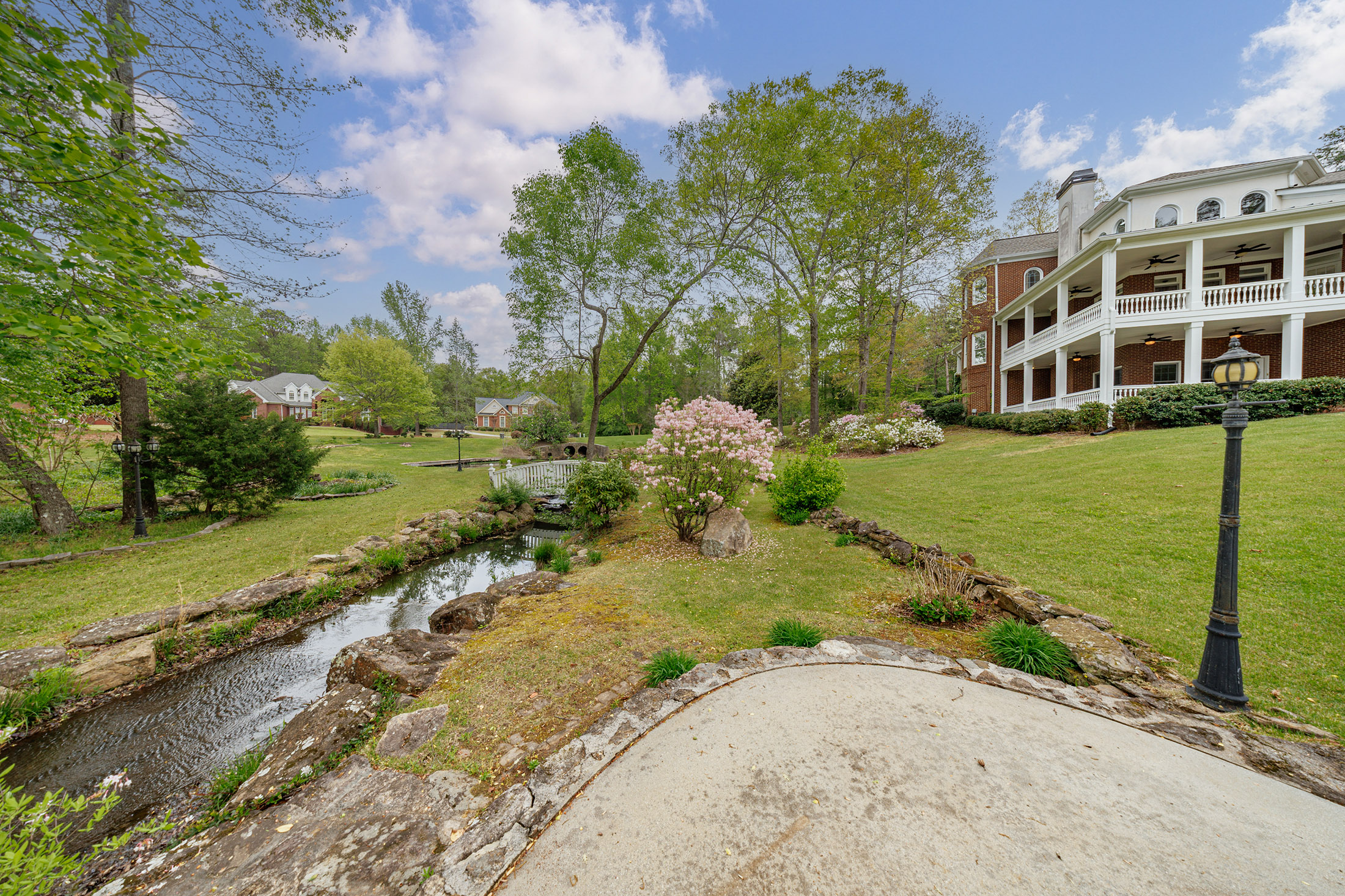  A Rare Opportunity to Own a Developer-Designed Lakefront Estate - 物件實景