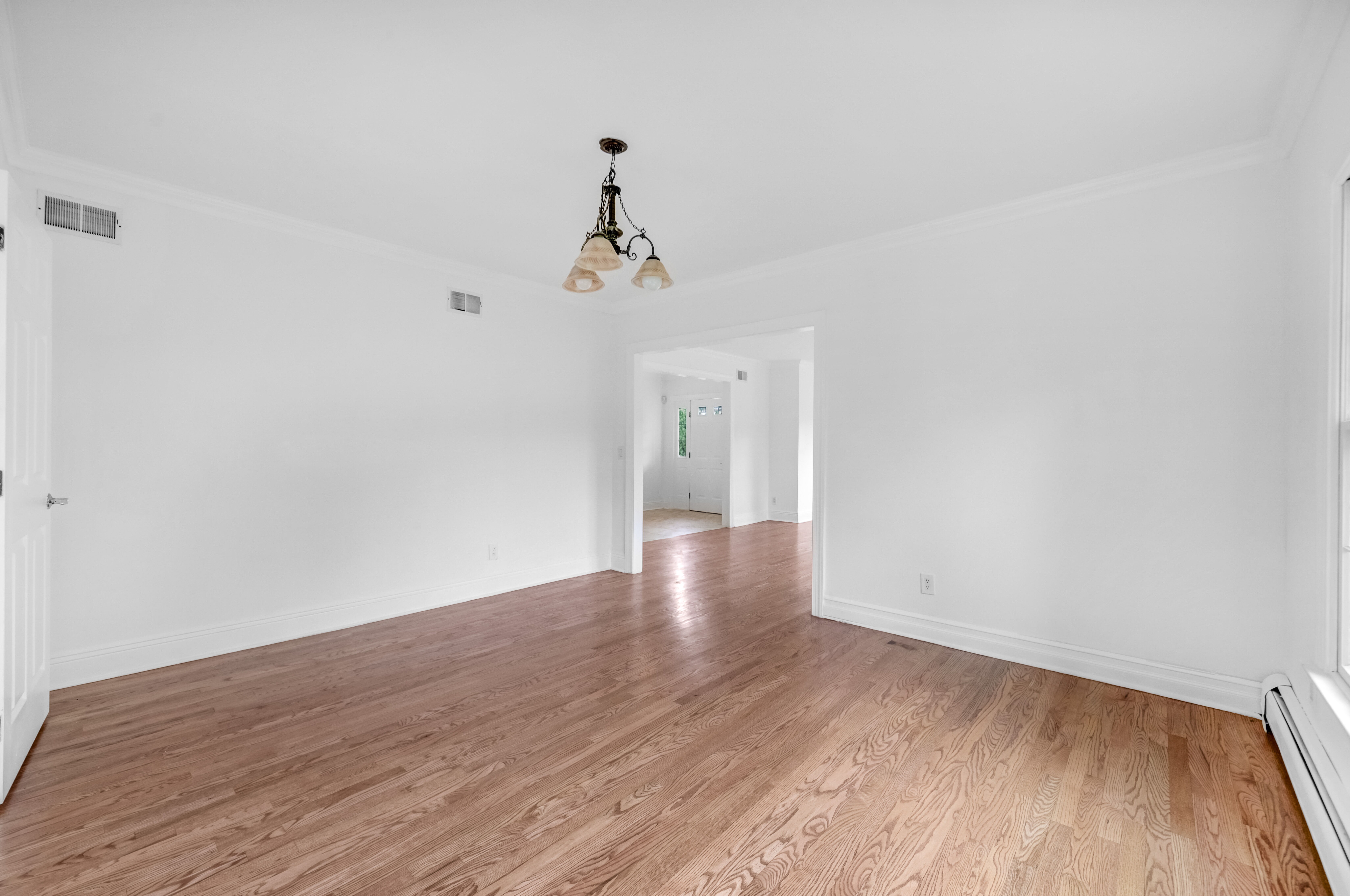 Fort Lee, New Jersey, 07024, United States, 5 Bedrooms Bedrooms, ,4 BathroomsBathrooms,Residential,For Sale,1981309