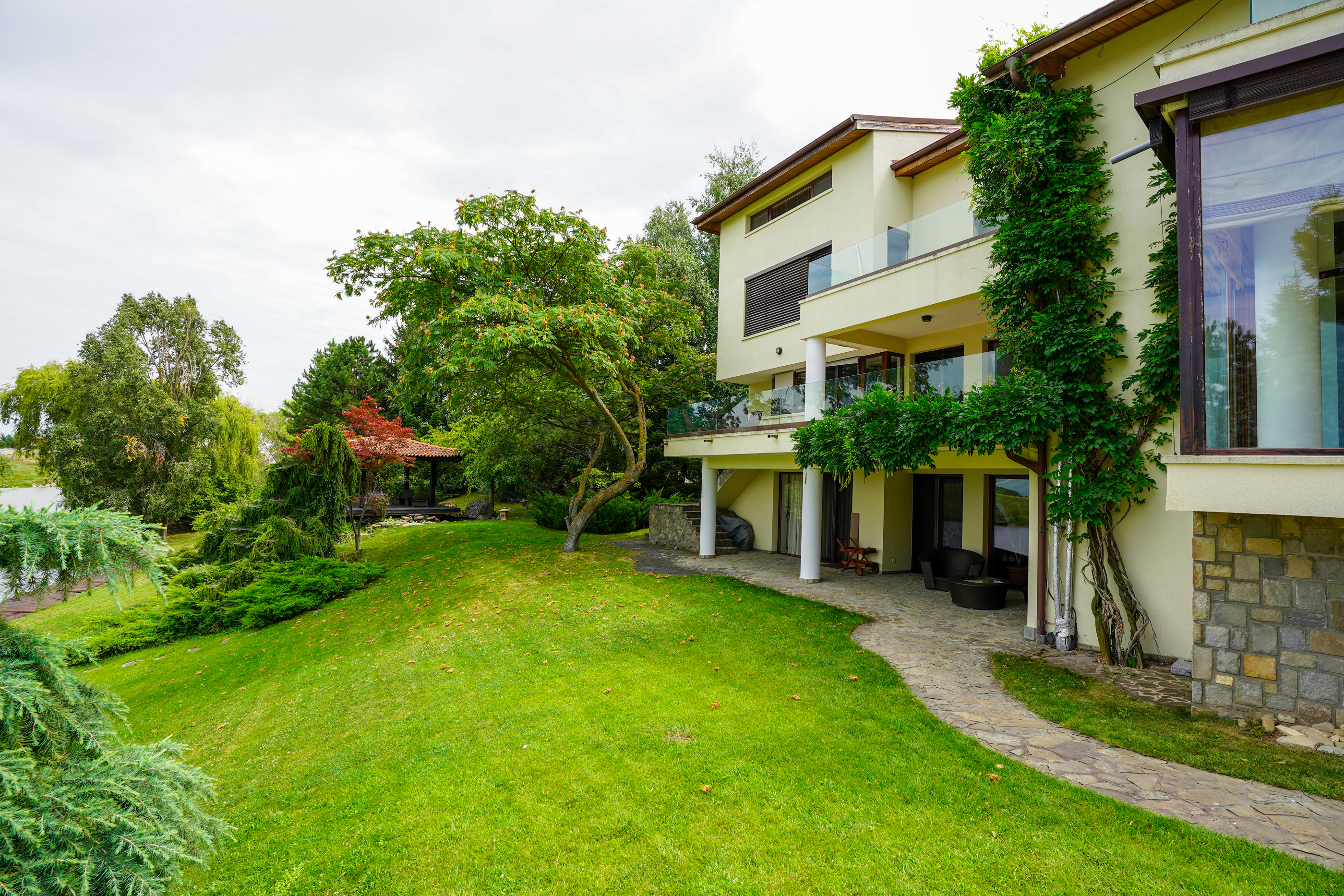  Villa with Private Peninsula and Panoramic Lake Views, Corbeanca - 物件實景
