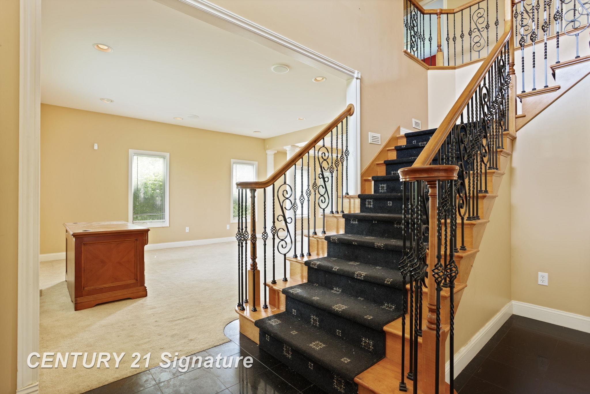 Saginaw, Michigan, 48603, United States, 4 Bedrooms Bedrooms, ,4 BathroomsBathrooms,Residential,For Sale,1920670