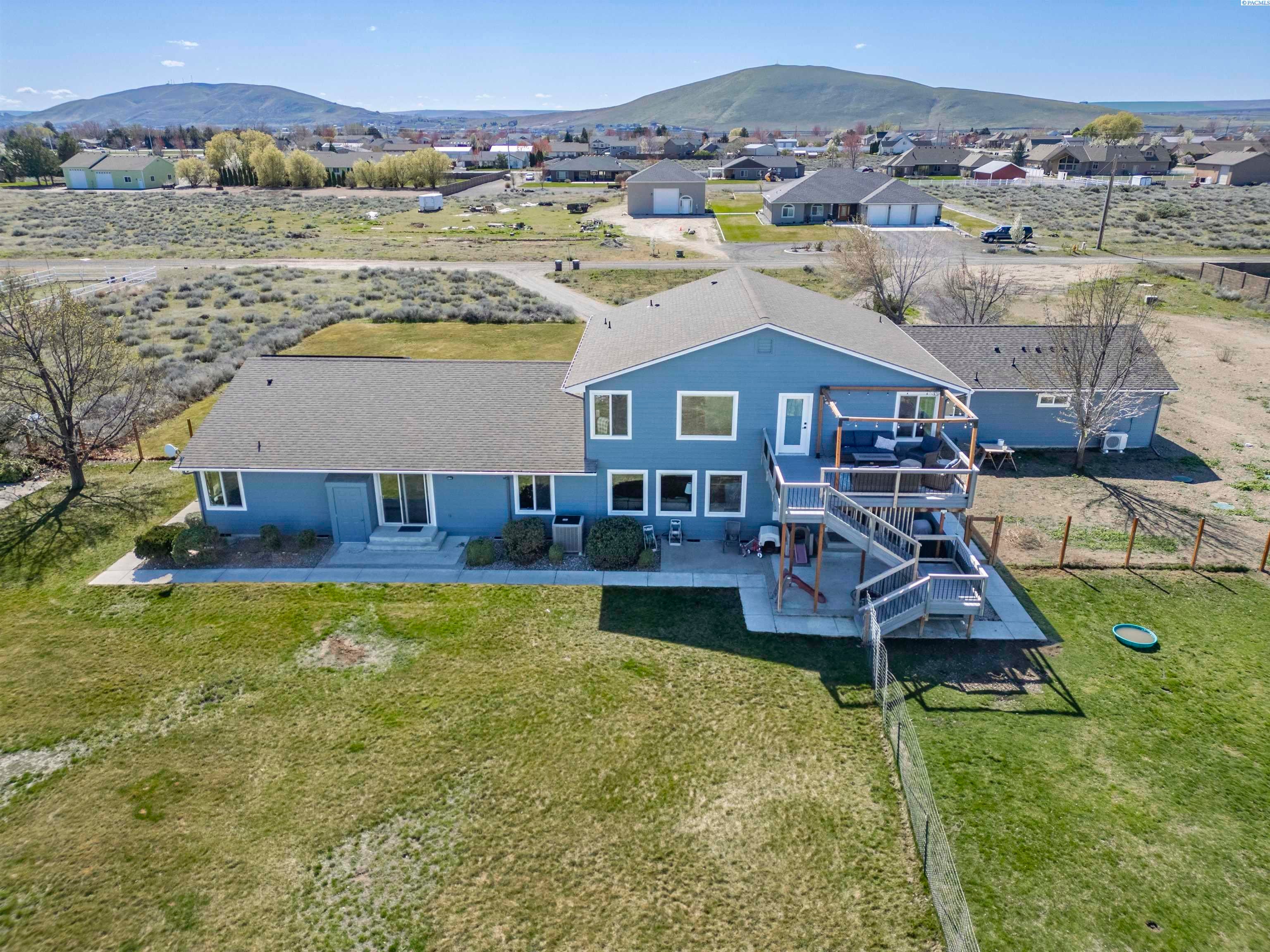 West Richland, Washington, 99353, United States, 4 Bedrooms Bedrooms, ,4 BathroomsBathrooms,Residential,For Sale,2031240