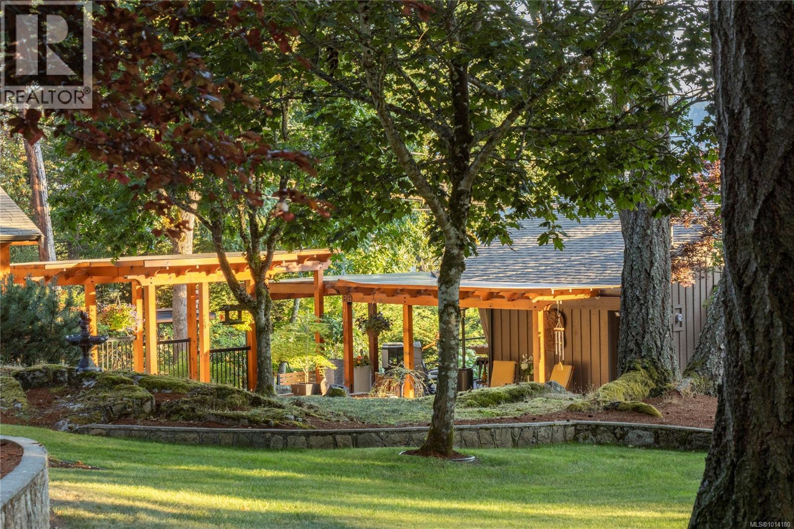 CENTRAL SAANICH, British Columbia, V8M 1S2, CA, 3 Bedrooms Bedrooms, ,4 BathroomsBathrooms,Residential,For Sale,1947352