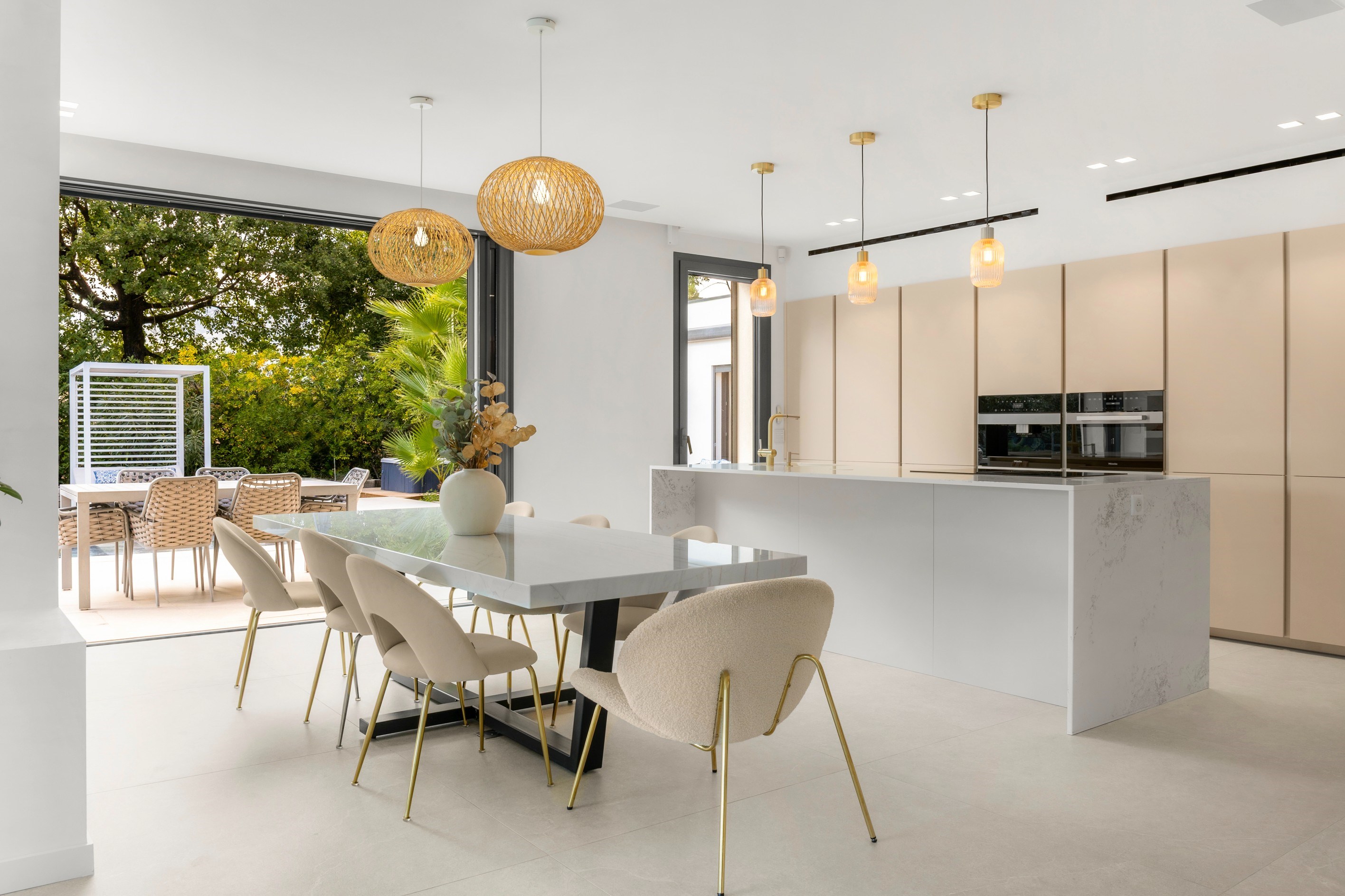  Prestigious contemporary villa with pool near Valbonne - 物件實景