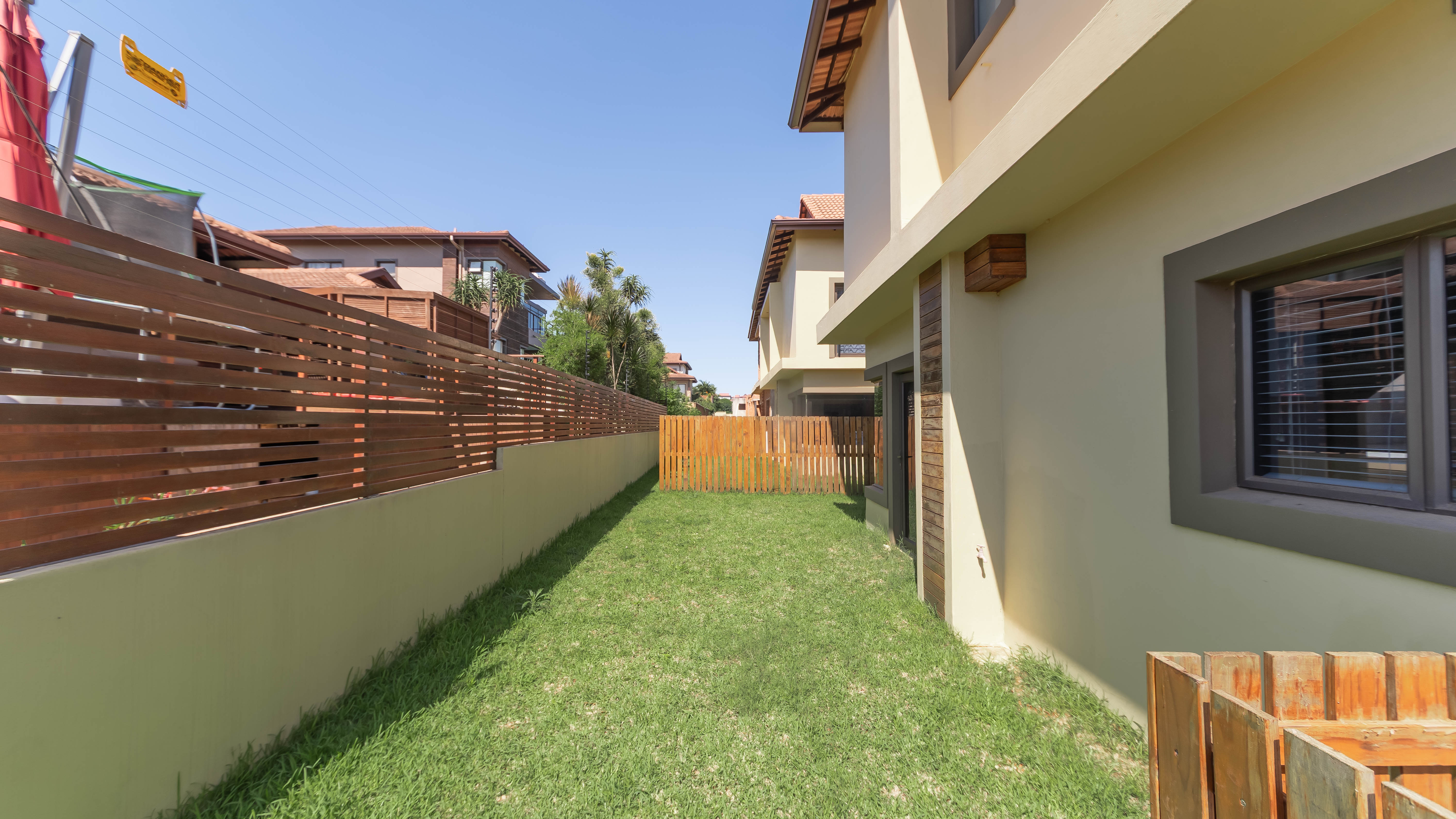  Three-Storey Contemporary Townhouse Bordering a Protected Coastal Forest - 物件實景