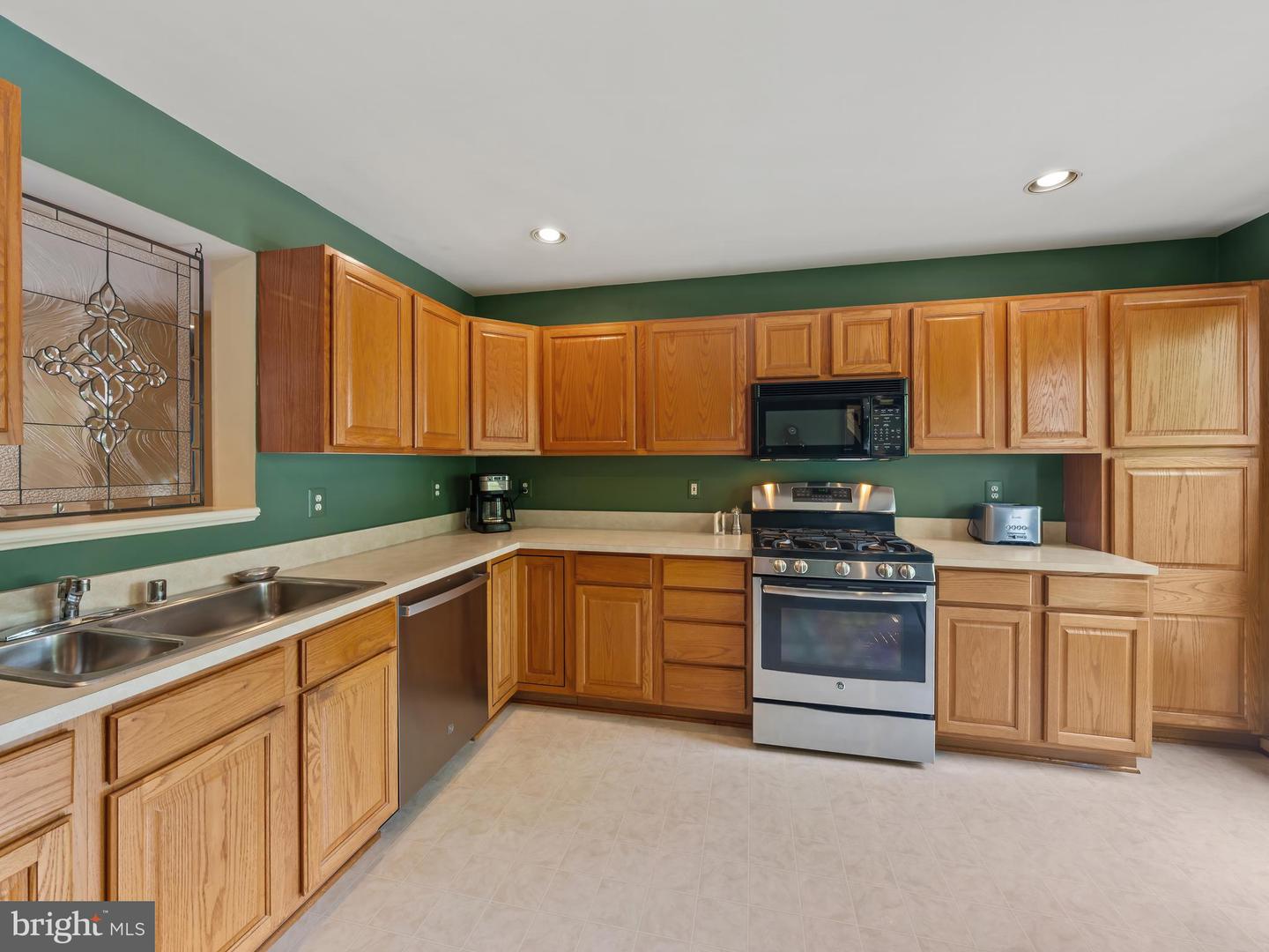 Reston, Virginia, 20190, United States, 3 Bedrooms Bedrooms, ,4 BathroomsBathrooms,Residential,For Sale,1901869