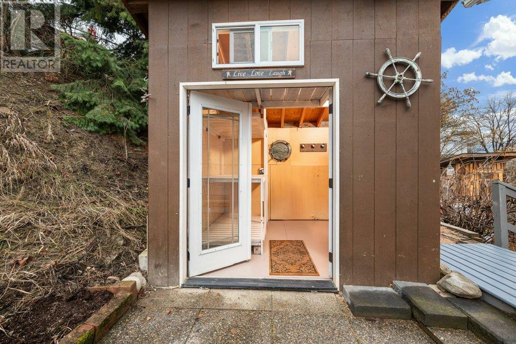 VERNON, British Columbia, V1H 1J9, CA, 6 Bedrooms Bedrooms, ,3 BathroomsBathrooms,Residential,For Sale,1858215