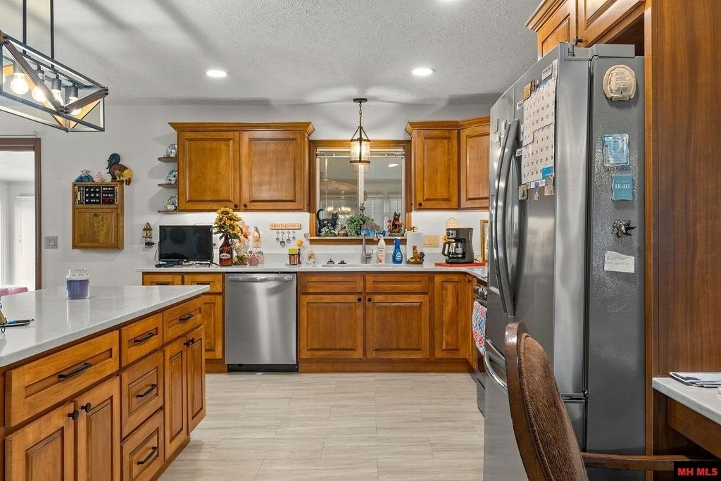 Mountain Home, Arkansas, 72653, United States, 3 Bedrooms Bedrooms, ,4 BathroomsBathrooms,Residential,For Sale,2025116