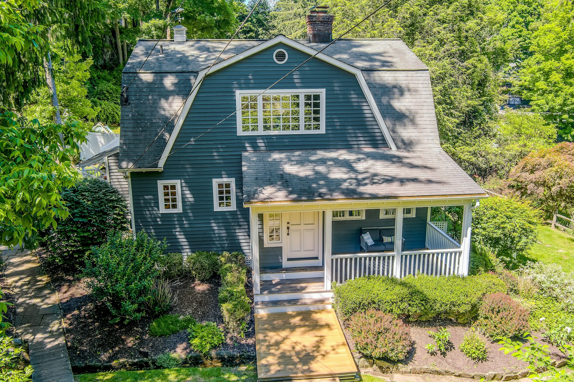 An Enchanting Dutch Colonial - 物件實景