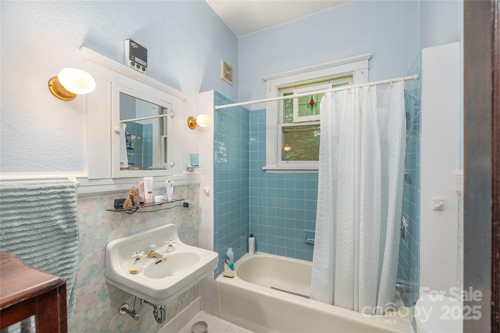 Asheville, North Carolina, 28806, United States, 3 Bedrooms Bedrooms, ,1 BathroomBathrooms,Residential,For Sale,1895241