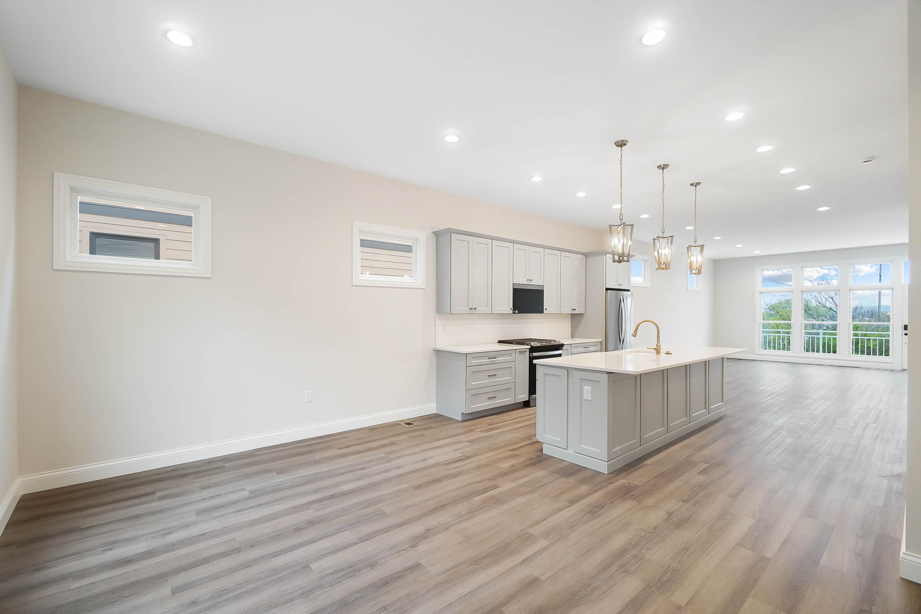 Newport, Kentucky, 41071, United States, 3 Bedrooms Bedrooms, ,4 BathroomsBathrooms,Residential,For Sale,1786326