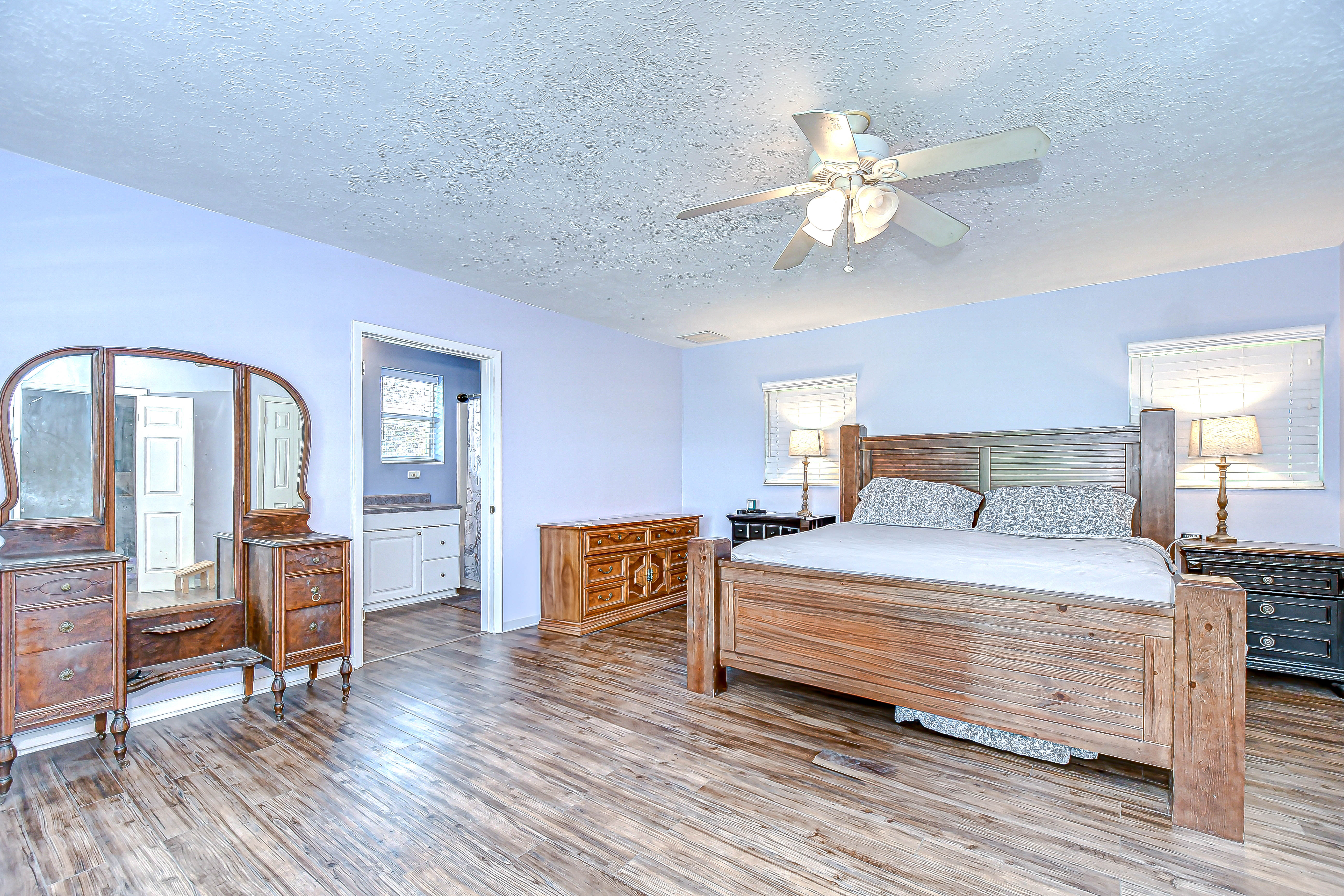 Dade City, Florida, 33523, United States, 4 Bedrooms Bedrooms, ,3 BathroomsBathrooms,Residential,For Sale,1873323