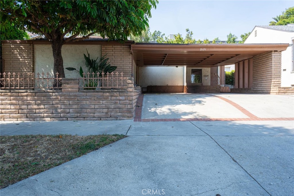 Los Angeles, California, 90018, United States, 2 Bedrooms Bedrooms, ,1 BathroomBathrooms,Residential,For Sale,1928435