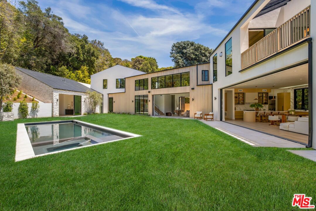 Los Angeles, California, 90049, United States, 5 Bedrooms Bedrooms, ,3 BathroomsBathrooms,Residential,For Sale,1839044