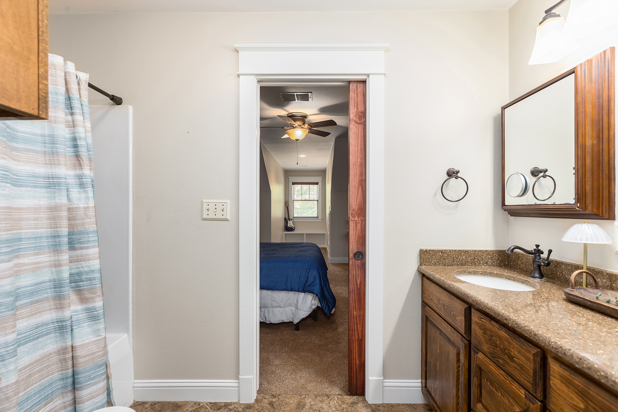 Bronson, Texas, 75930, United States, 5 Bedrooms Bedrooms, ,4 BathroomsBathrooms,Residential,For Sale,1944526
