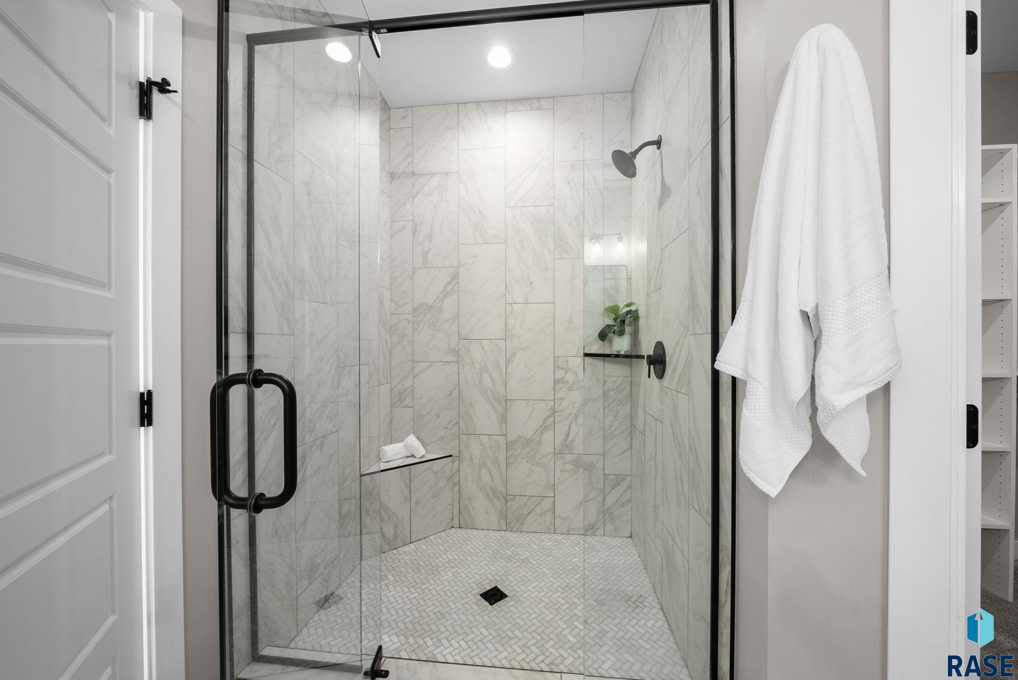 Sioux Falls, South Dakota, 57110, United States, 6 Bedrooms Bedrooms, ,4 BathroomsBathrooms,Residential,For Sale,1892157