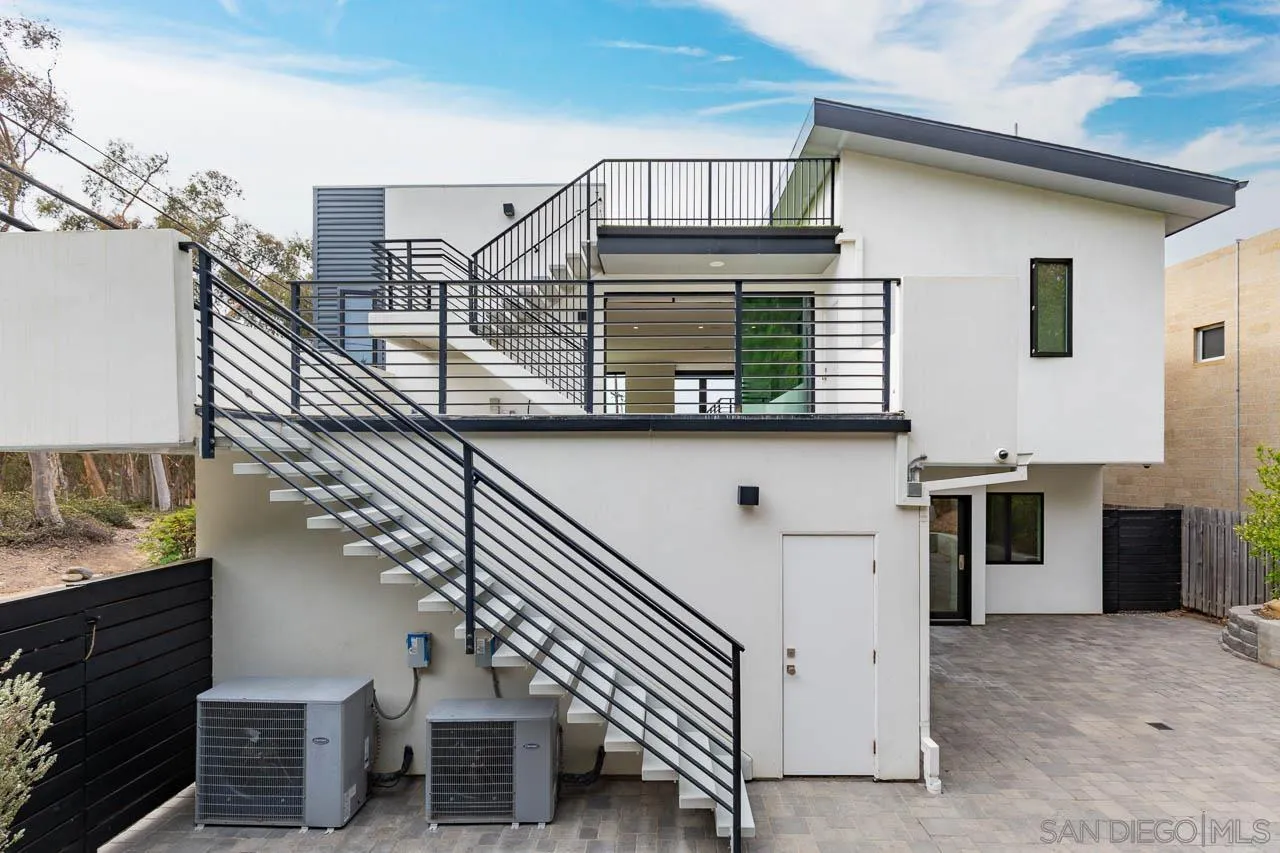 La Jolla, California, 92037, United States, 4 Bedrooms Bedrooms, ,3 BathroomsBathrooms,Residential,For Sale,1992074