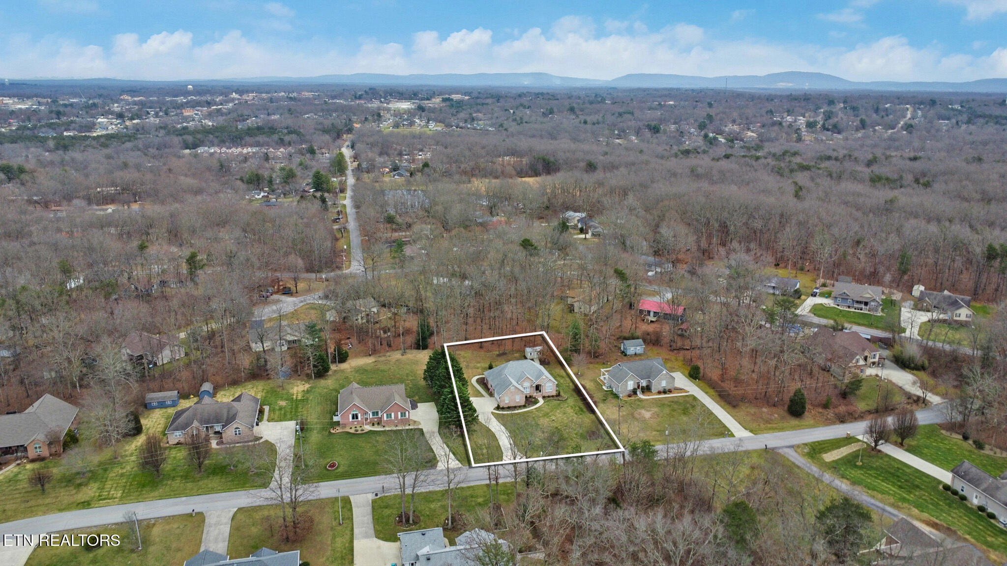 Crossville, Tennessee, 38555, United States, 3 Bedrooms Bedrooms, ,2 BathroomsBathrooms,Residential,For Sale,2008163