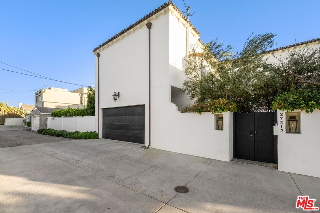 Malibu, California, 90265, United States, 3 Bedrooms Bedrooms, ,3 BathroomsBathrooms,Residential,For Sale,1994760