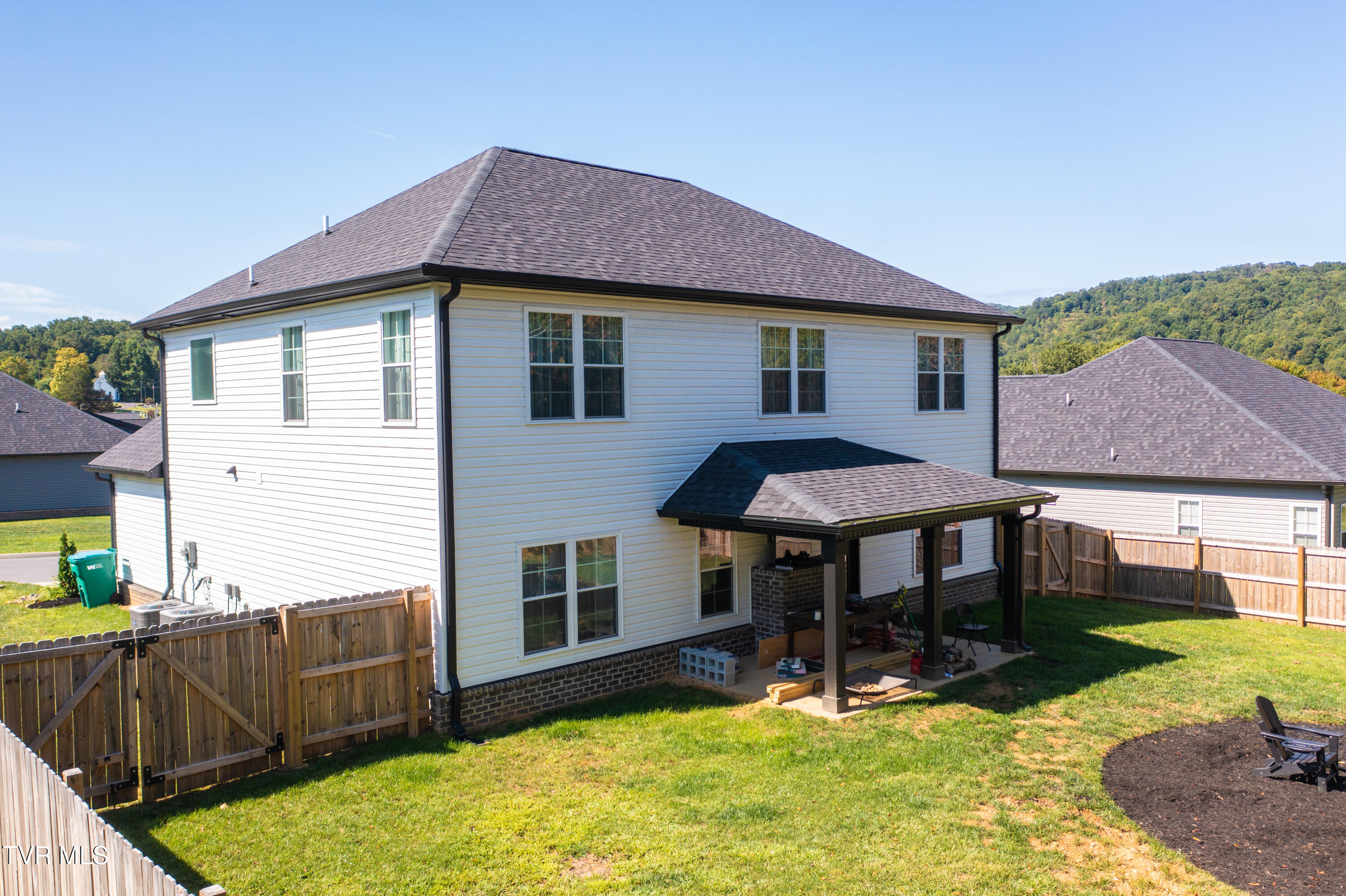 Erwin, Tennessee, 37650, United States, 4 Bedrooms Bedrooms, ,3 BathroomsBathrooms,Residential,For Sale,1944978