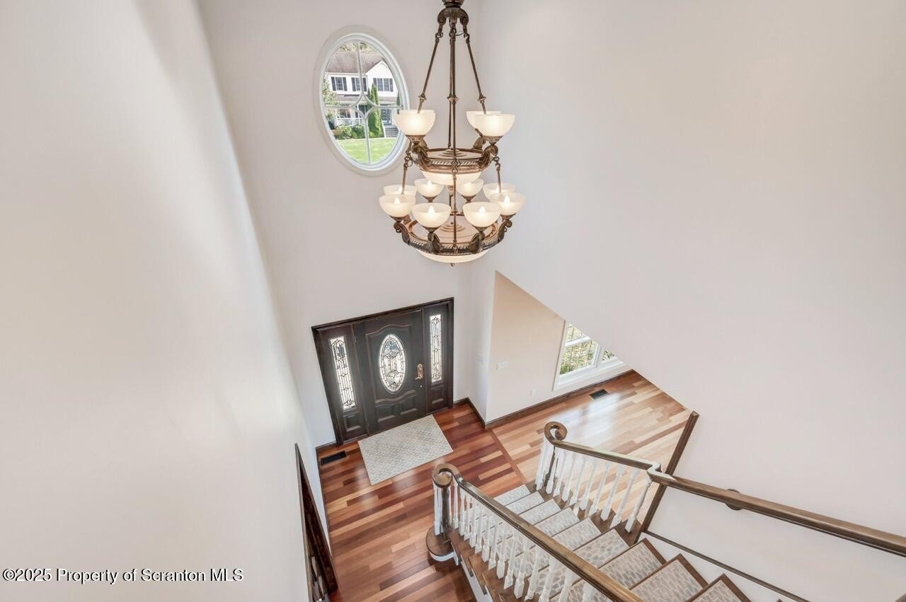 Throop, Pennsylvania, 18512, United States, 3 Bedrooms Bedrooms, ,3 BathroomsBathrooms,Residential,For Sale,1889511