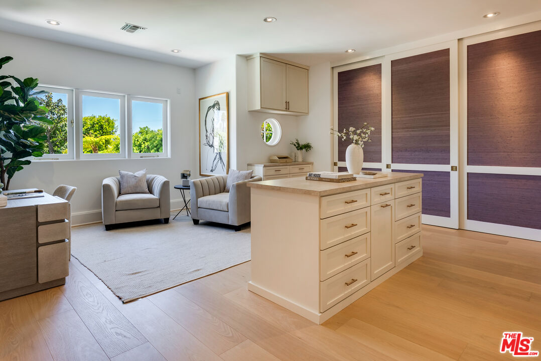 Beverly Hills, California, 90210, United States, 6 Bedrooms Bedrooms, ,8 BathroomsBathrooms,Residential,For Sale,1926509