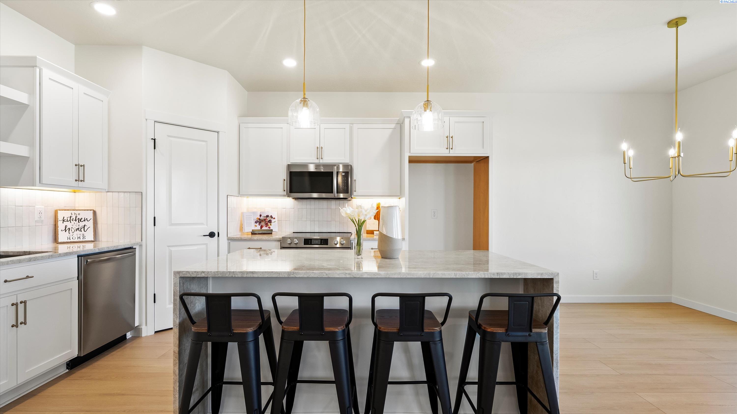 Richland, Washington, 99352, United States, 3 Bedrooms Bedrooms, ,2 BathroomsBathrooms,Residential,For Sale,1883404