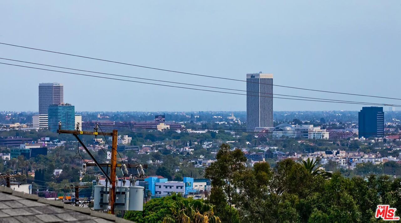West Hollywood, California, 90069, United States, 2 Bedrooms Bedrooms, ,2 BathroomsBathrooms,Residential,For Sale,1819033