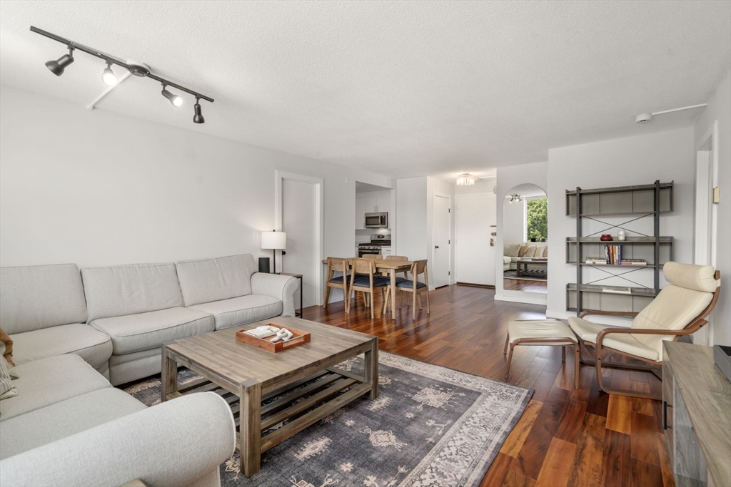 Newton, Massachusetts, 02467, United States, 2 Bedrooms Bedrooms, ,2 BathroomsBathrooms,Residential,For Sale,1901534