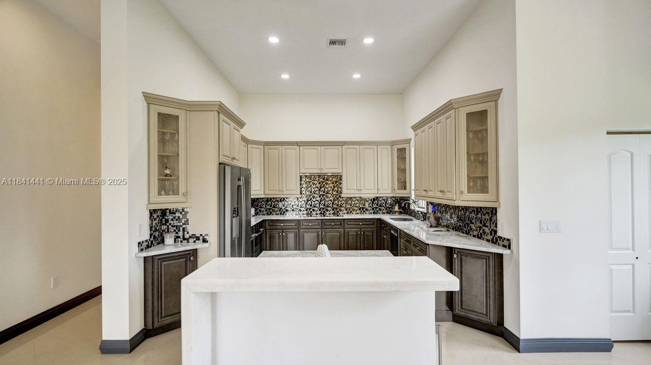 Davie, Florida, 33330, United States, 5 Bedrooms Bedrooms, ,5 BathroomsBathrooms,Residential,For Sale,1896833
