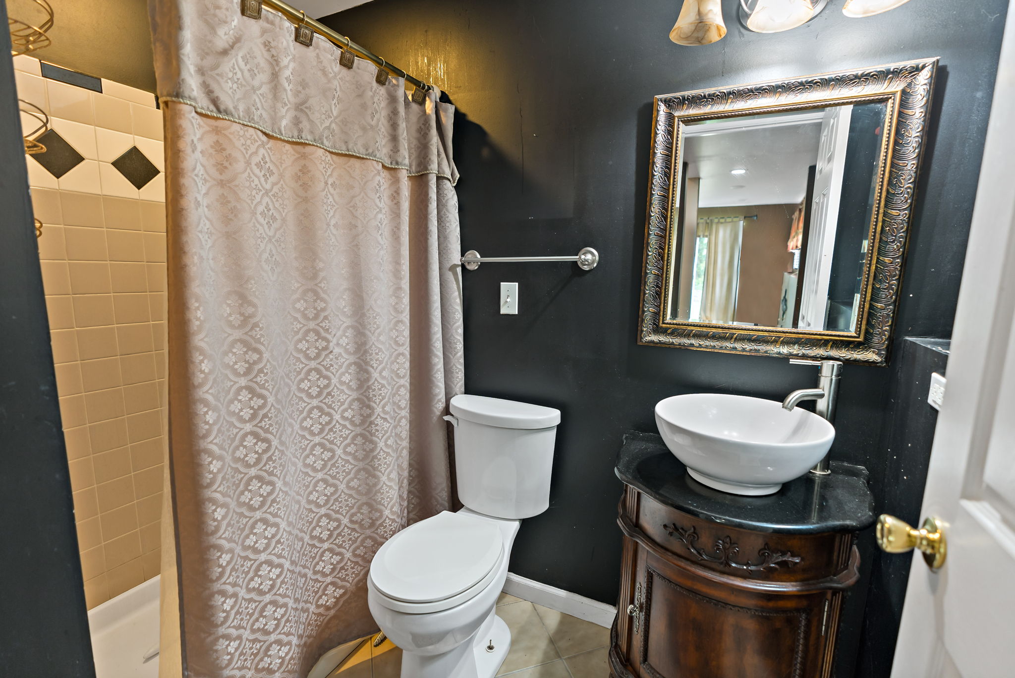 Martinsburg, West Virginia, 25403, United States, 4 Bedrooms Bedrooms, ,Residential,For Sale,1873550